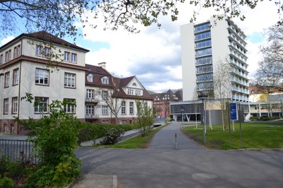 Physikhochhaus-Mathematik-Uni-Freiburg-2012.jpg